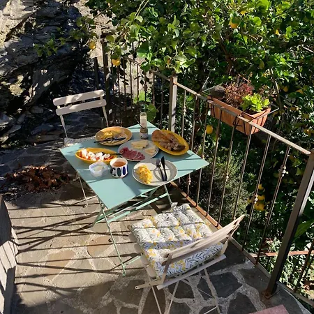 Ancient Townhouse Next Castle Holiday home Vezzano Ligure